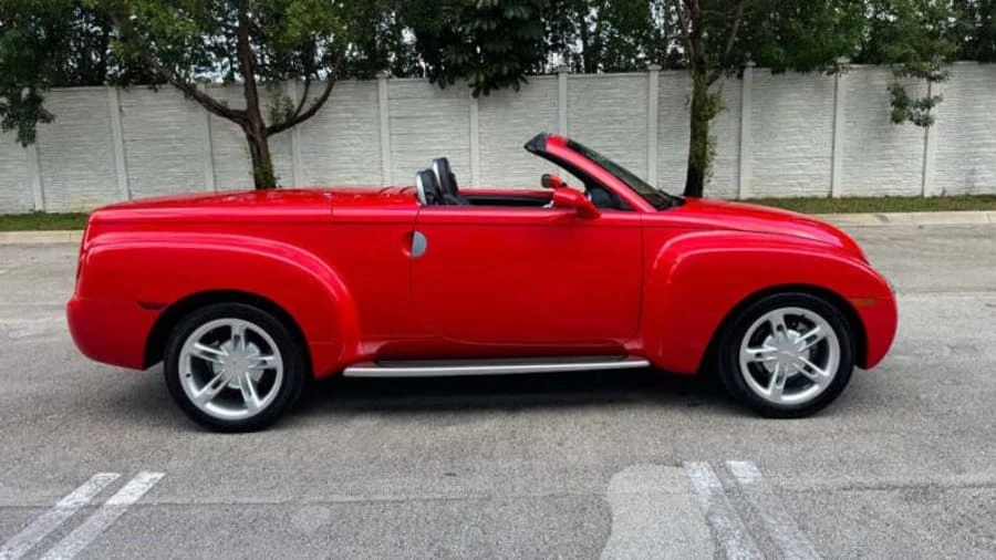 2004 Chevrolet SSR - Image 8 of 19