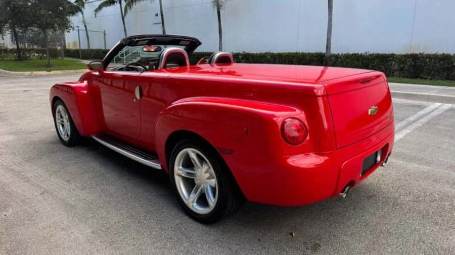 2004 Chevrolet SSR - Image 11 of 19