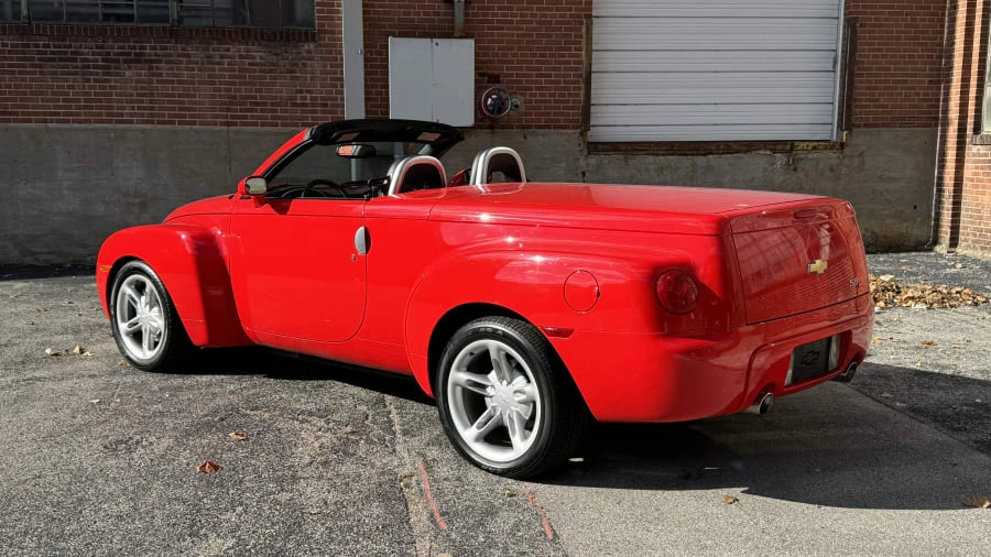 2004 Chevrolet SSR - Image 3 of 12