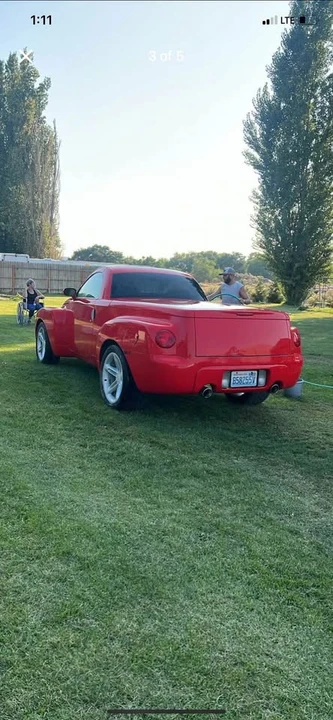 2004 Chevrolet SSR - Image 2 of 4