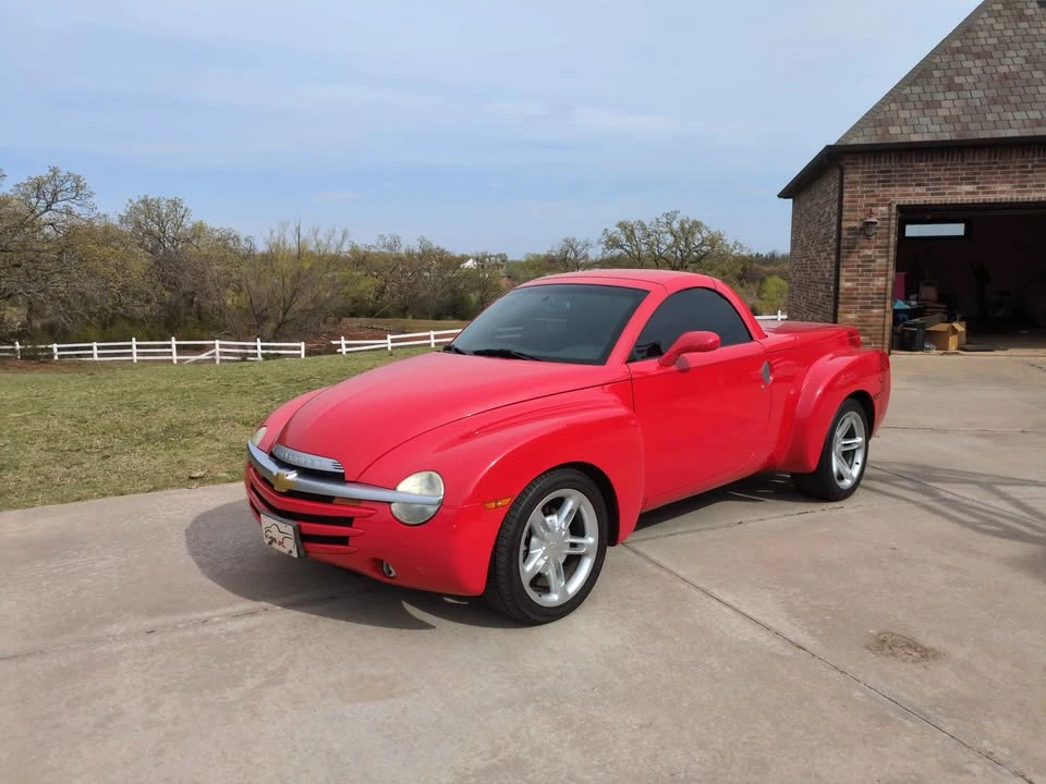 2004 Chevrolet SSR - Image 2 of 8