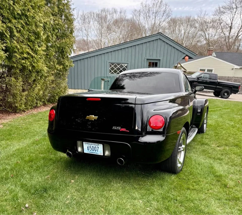 2004 Chevrolet SSR - Image 3 of 11