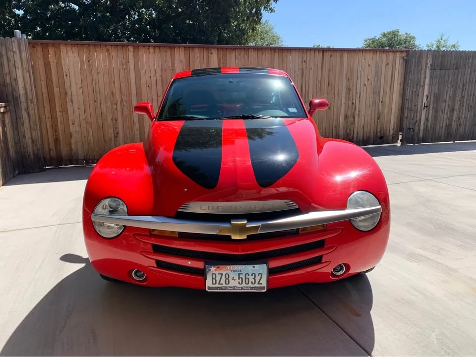 2004 Chevrolet SSR - Image 2 of 6