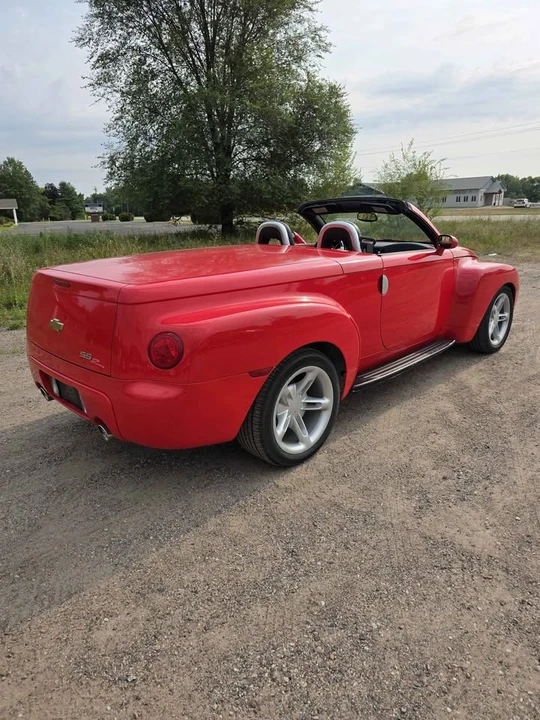 2004 Chevrolet SSR - Image 9 of 14