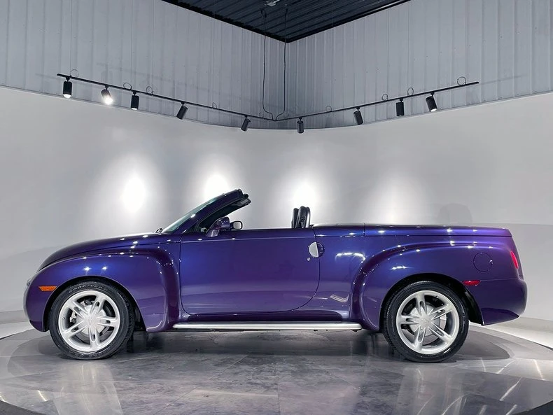 2004 Chevrolet SSR - Image 9 of 31