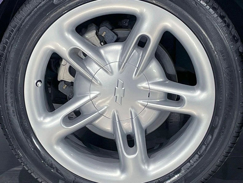 2004 Chevrolet SSR - Image 11 of 31