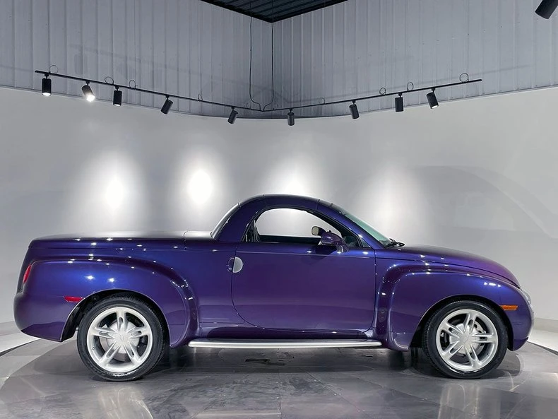 2004 Chevrolet SSR - Image 5 of 31