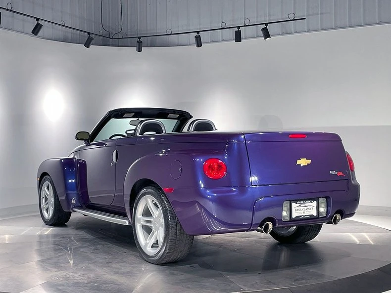 2004 Chevrolet SSR - Image 8 of 31
