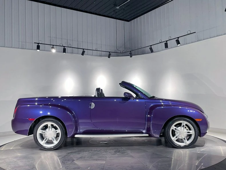 2004 Chevrolet SSR - Image 4 of 31