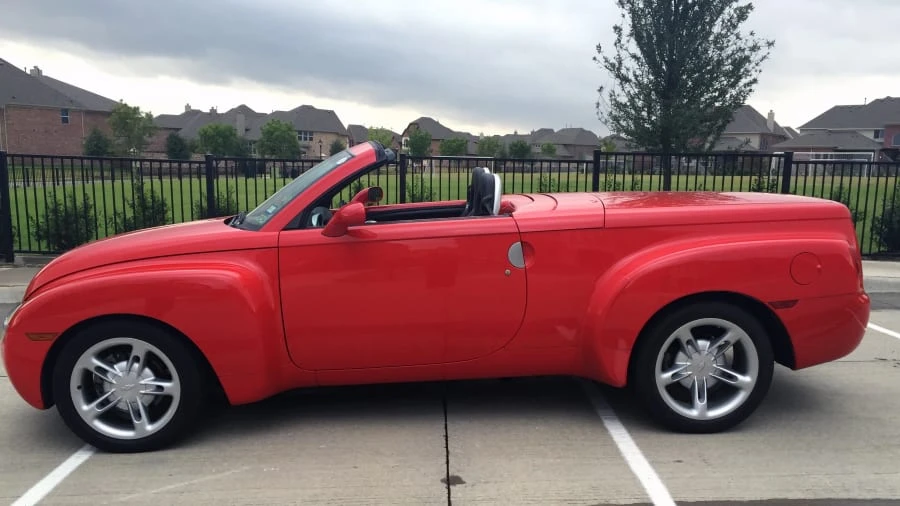 2004 Chevrolet SSR - Image 2 of 8