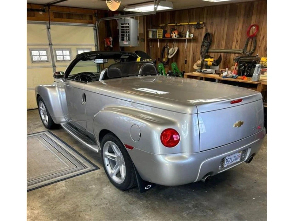 2004 Chevrolet SSR - Image 4 of 8