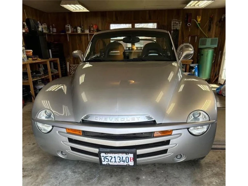 2004 Chevrolet SSR - Image 3 of 8