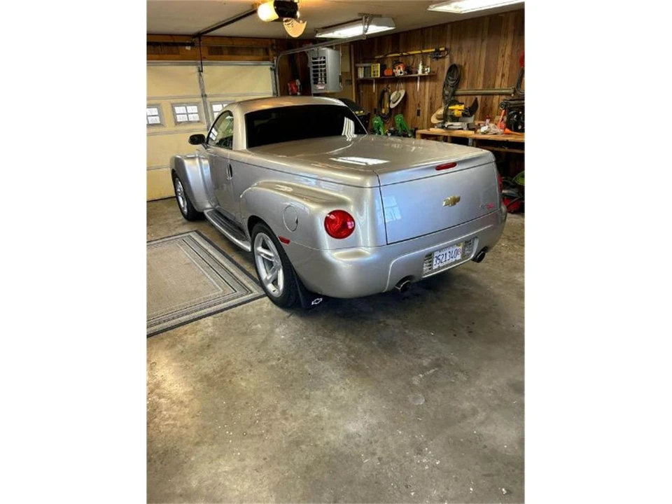 2004 Chevrolet SSR - Image 8 of 8