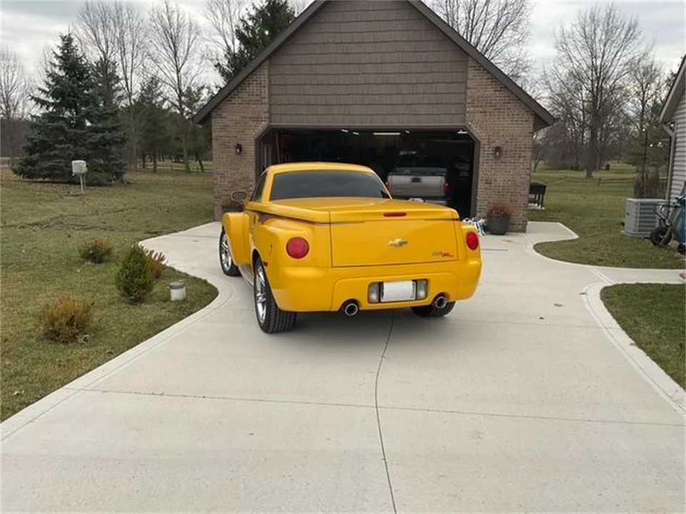 2004 Chevrolet SSR - Image 3 of 9