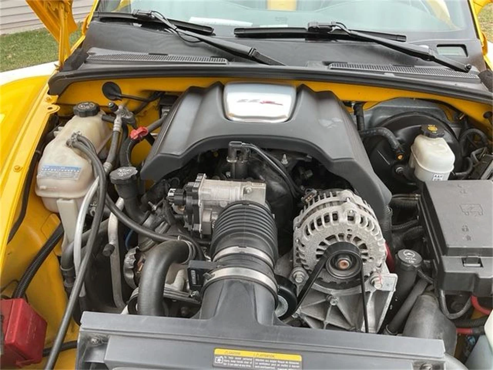 2004 Chevrolet SSR - Image 4 of 9