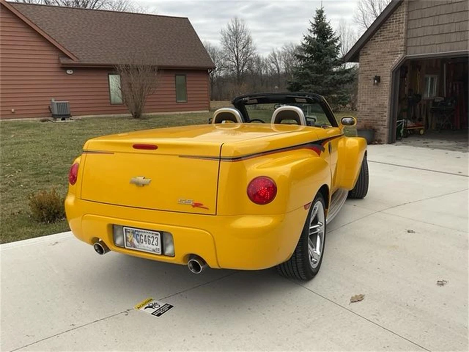 2004 Chevrolet SSR - Image 5 of 9