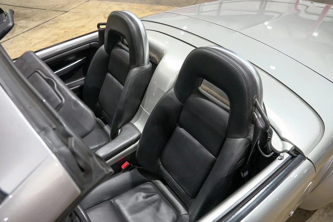 2004 Chevrolet SSR - Image 19 of 31