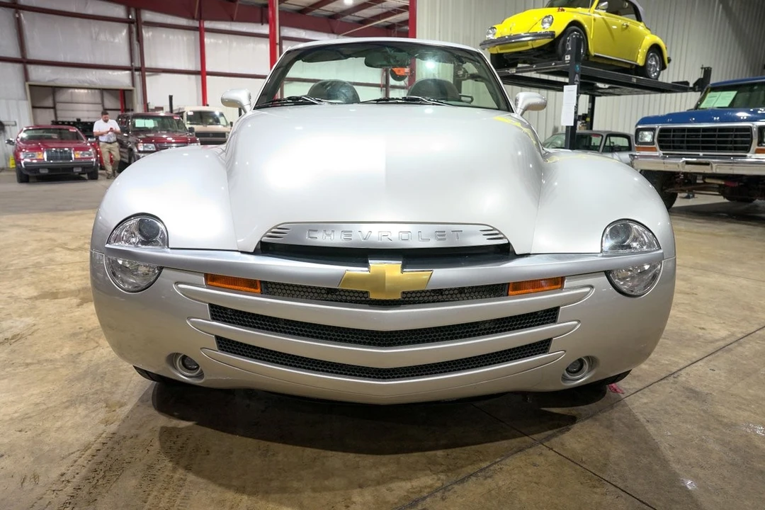 2004 Chevrolet SSR - Image 13 of 31