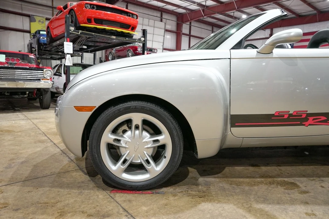 2004 Chevrolet SSR - Image 3 of 31