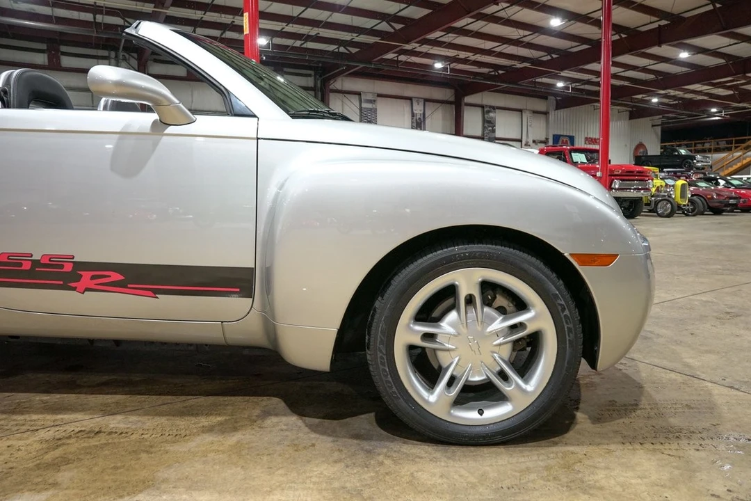 2004 Chevrolet SSR - Image 11 of 31