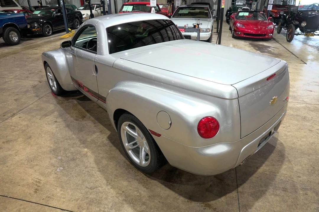 2004 Chevrolet SSR - Image 30 of 31