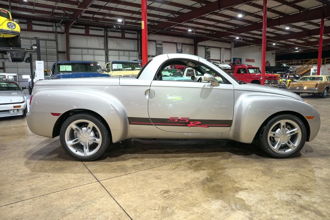 2004 Chevrolet SSR - Image 25 of 31