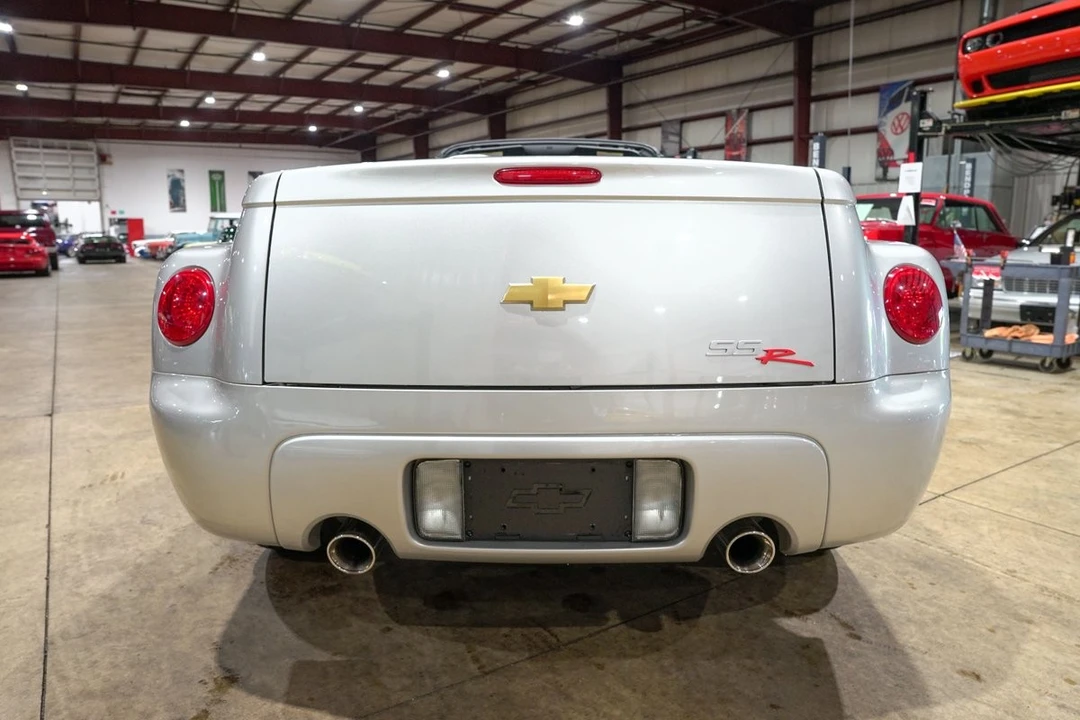 2004 Chevrolet SSR - Image 7 of 31