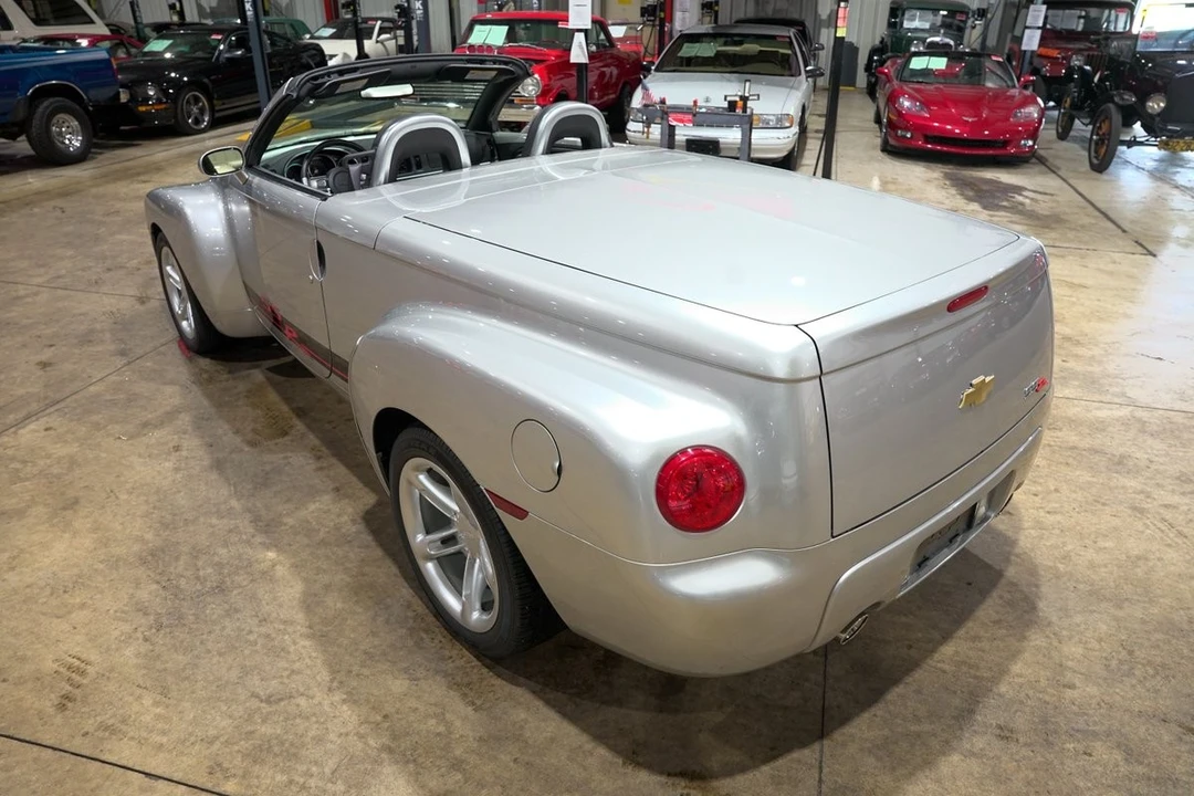 2004 Chevrolet SSR - Image 16 of 31