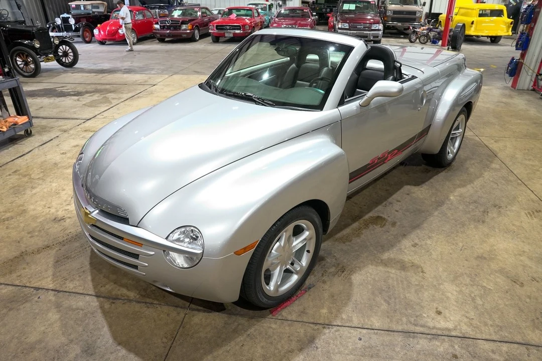 2004 Chevrolet SSR - Image 15 of 31