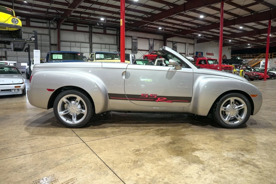 2004 Chevrolet SSR - Image 10 of 31