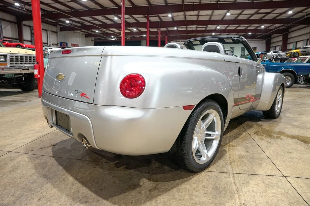 2004 Chevrolet SSR - Image 8 of 31