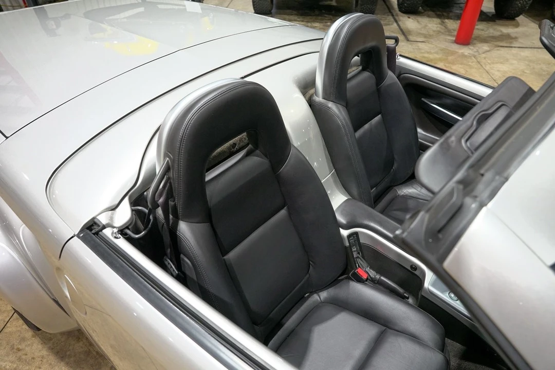 2004 Chevrolet SSR - Image 18 of 31