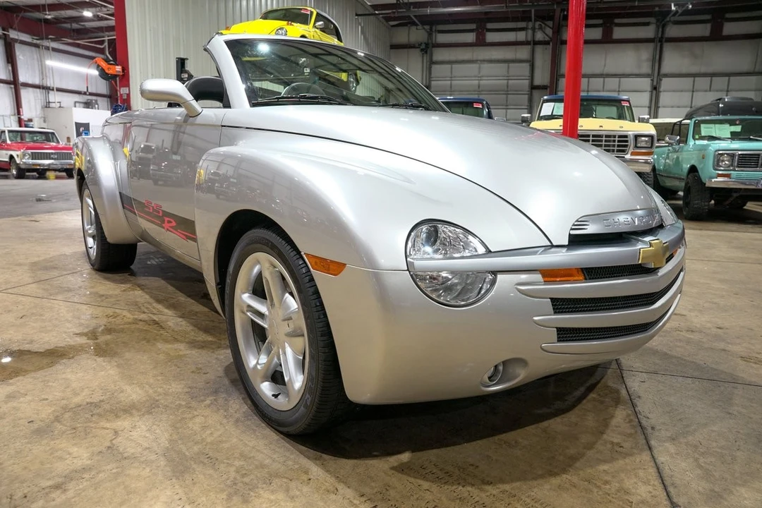 2004 Chevrolet SSR - Image 12 of 31