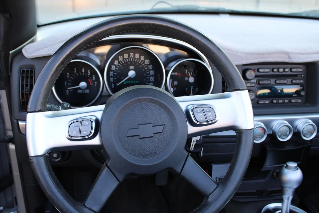 2004 Chevrolet SSR - Image 23 of 31