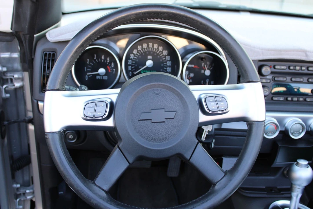 2004 Chevrolet SSR - Image 24 of 31