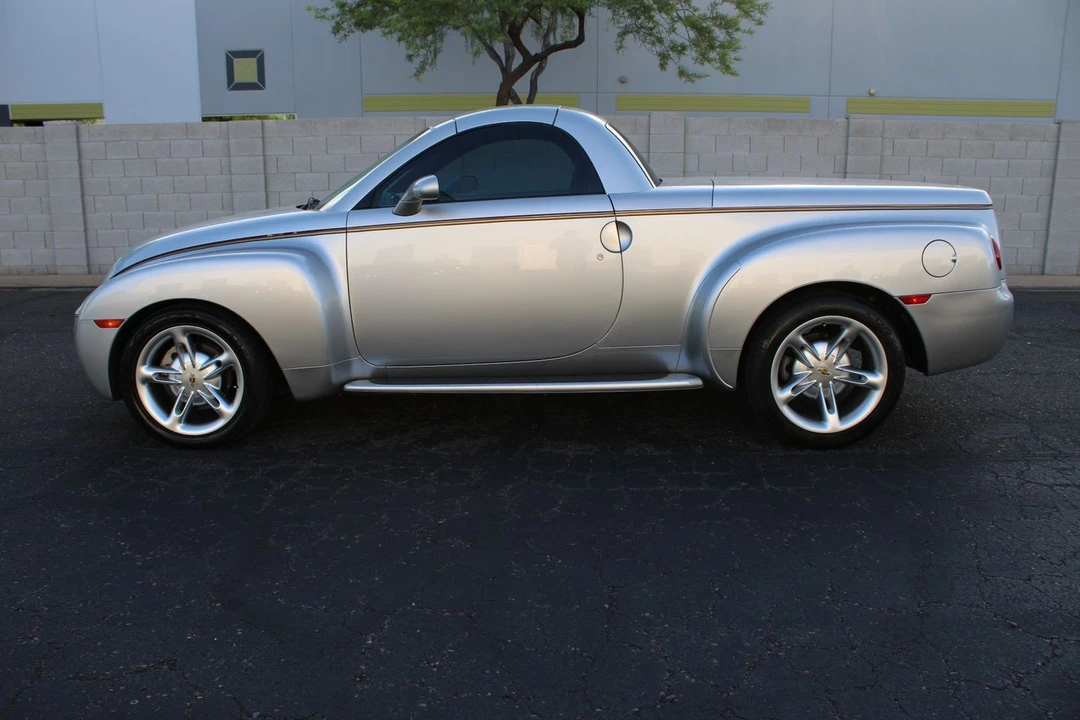 2004 Chevrolet SSR - Image 7 of 31