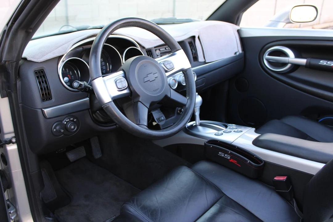 2004 Chevrolet SSR - Image 21 of 31
