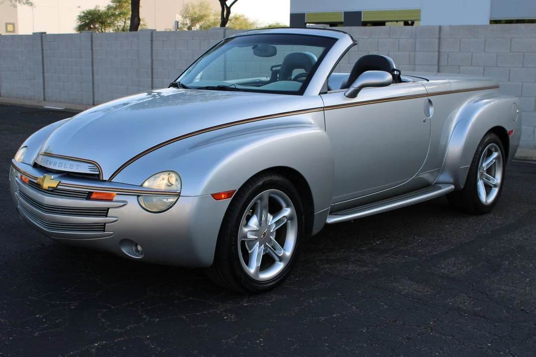 2004 Chevrolet SSR - Image 15 of 31