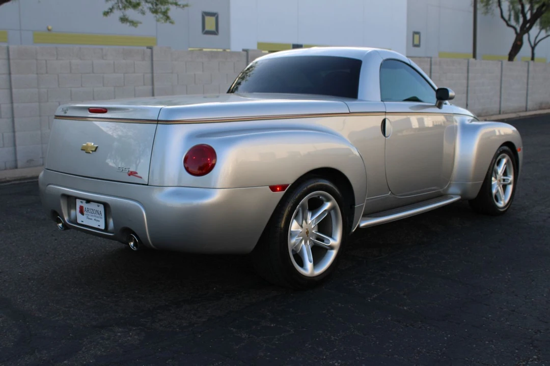 2004 Chevrolet SSR - Image 4 of 31