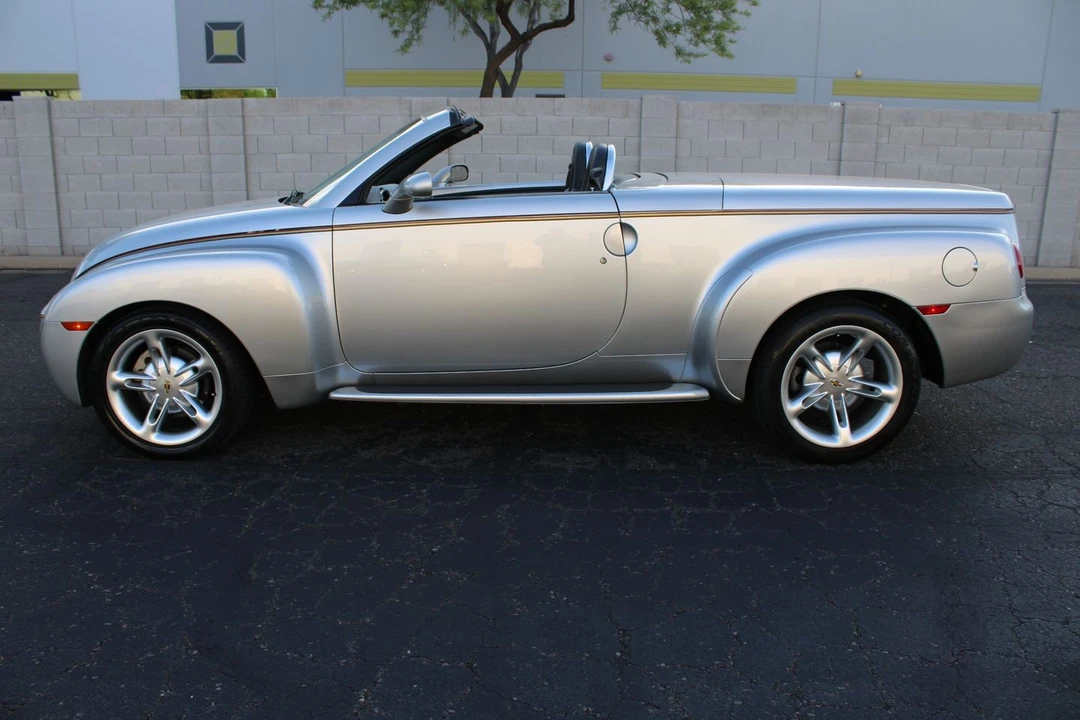 2004 Chevrolet SSR - Image 10 of 31