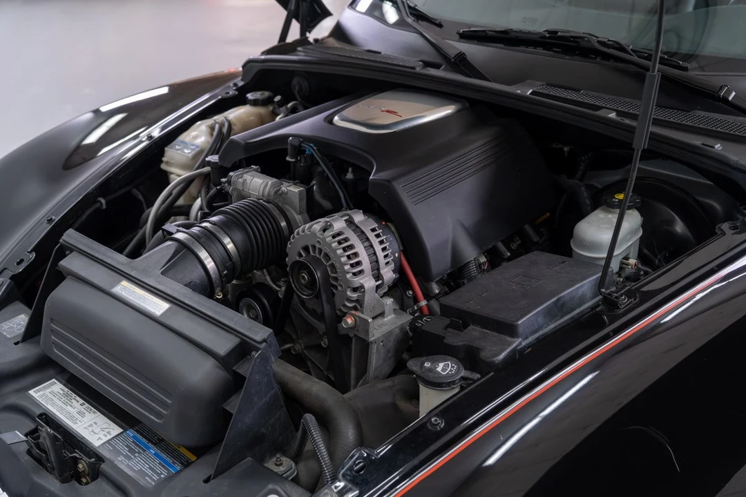 2004 Chevrolet SSR - Image 16 of 28