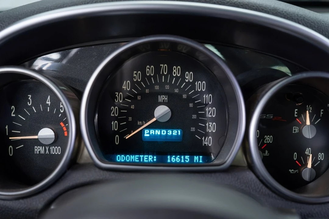 2004 Chevrolet SSR - Image 6 of 28