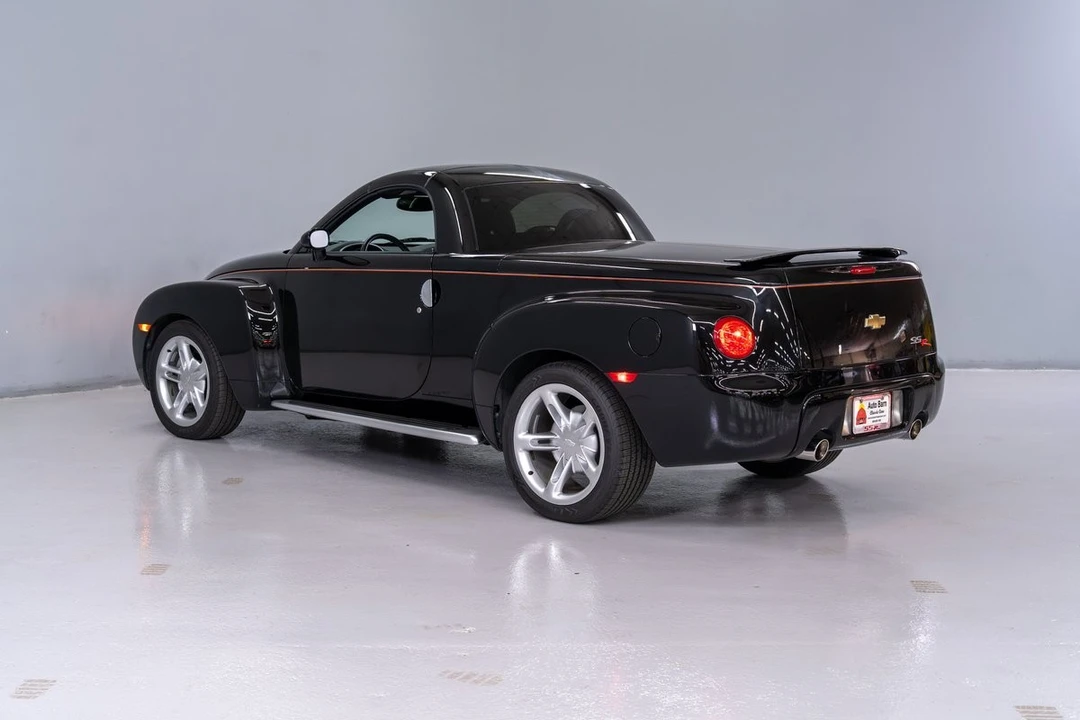 2004 Chevrolet SSR - Image 3 of 28