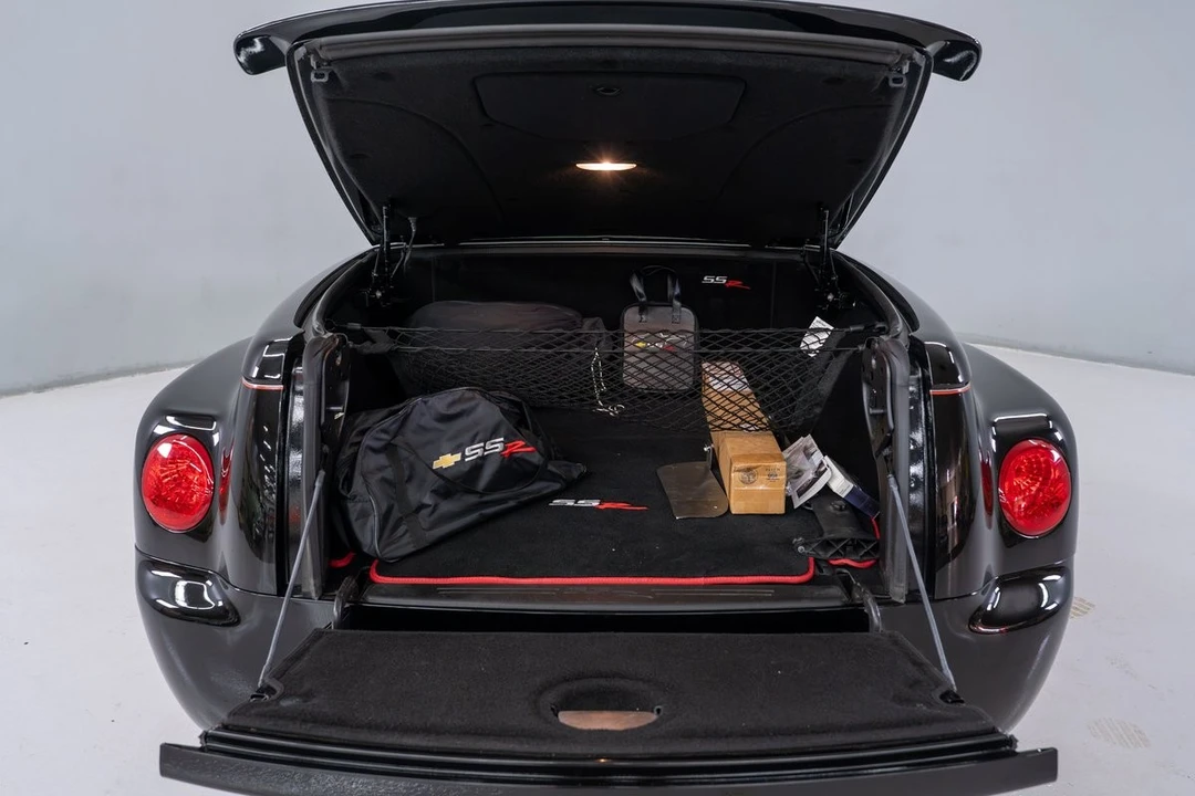 2004 Chevrolet SSR - Image 11 of 28