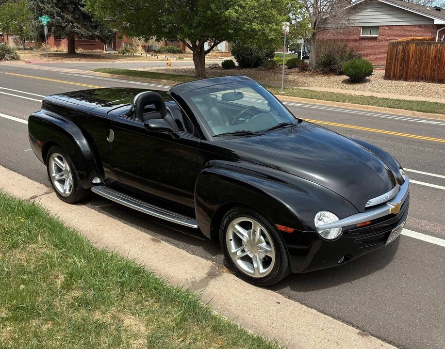 2004 Chevrolet SSR - Image 2 of 31