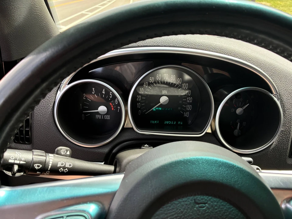 2004 Chevrolet SSR - Image 25 of 31