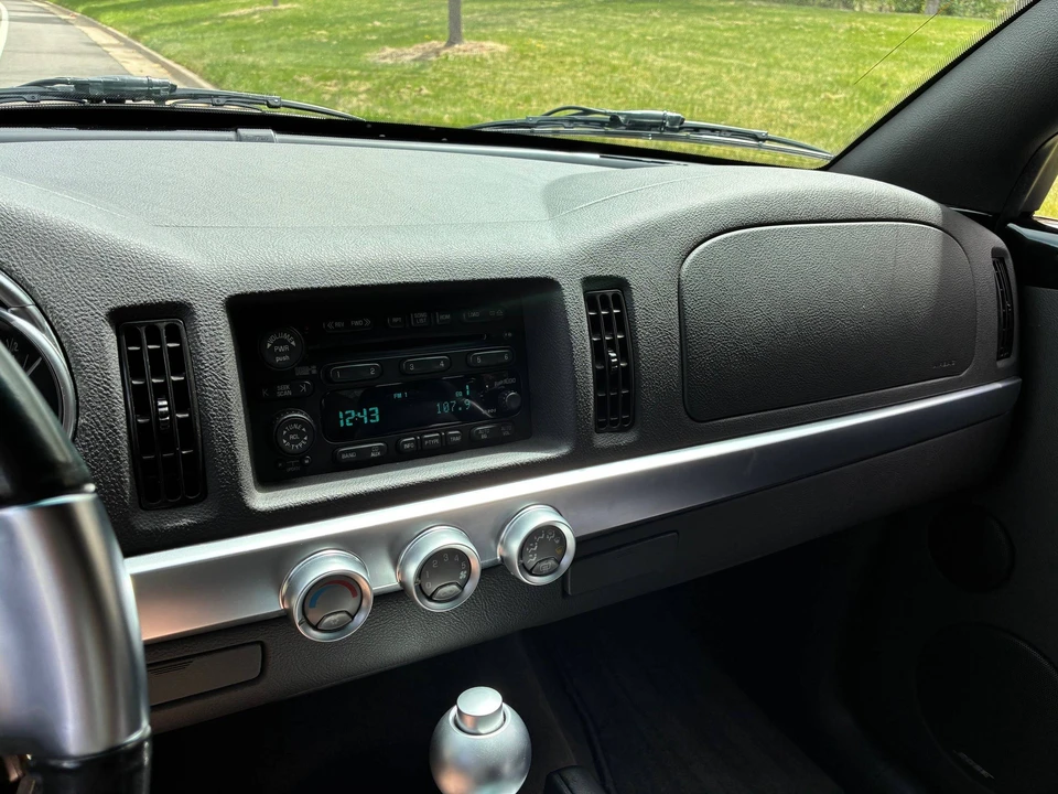 2004 Chevrolet SSR - Image 24 of 31
