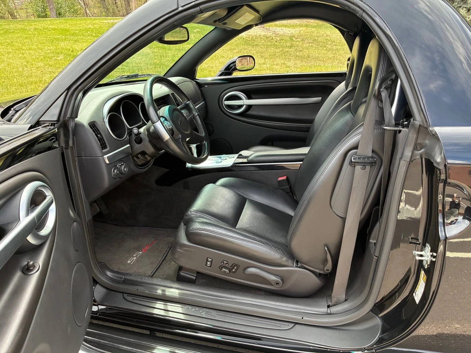 2004 Chevrolet SSR - Image 23 of 31