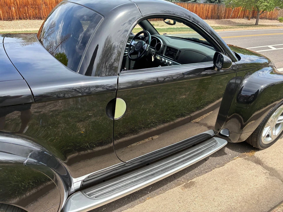 2004 Chevrolet SSR - Image 8 of 31