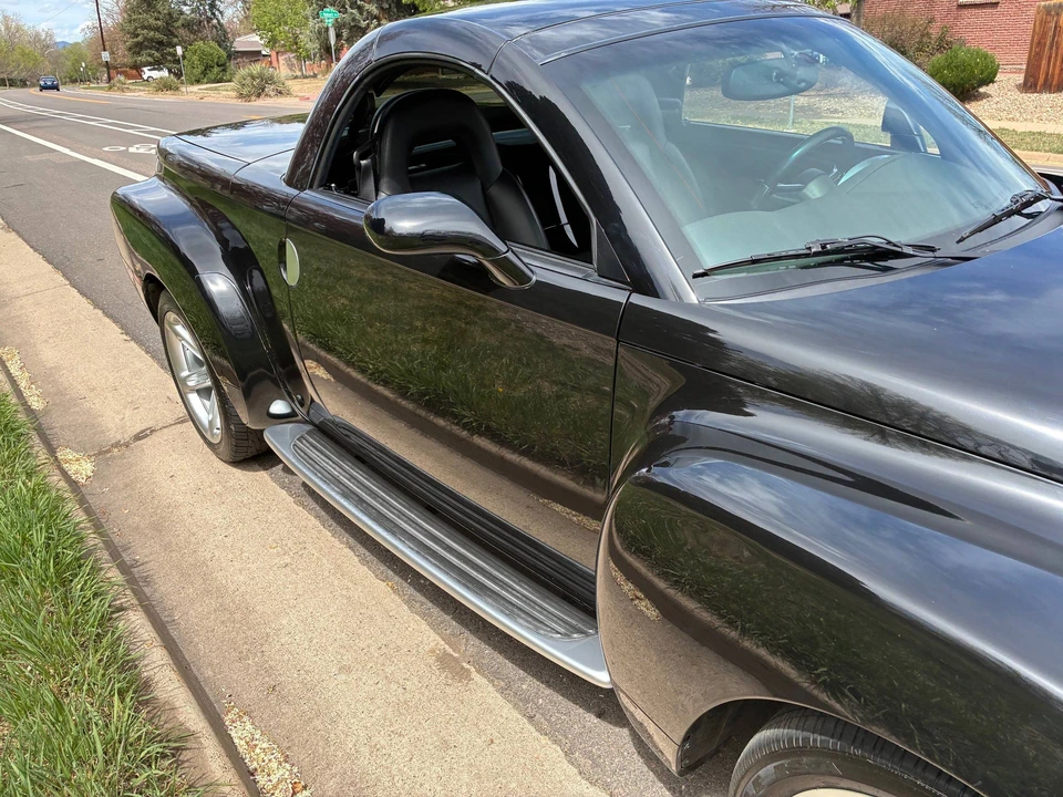 2004 Chevrolet SSR - Image 7 of 31